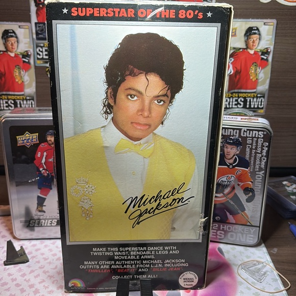 Michael Jackson Superstars of the 80's Collector Doll 1984 “beat it” outfit - Picture 4 of 4